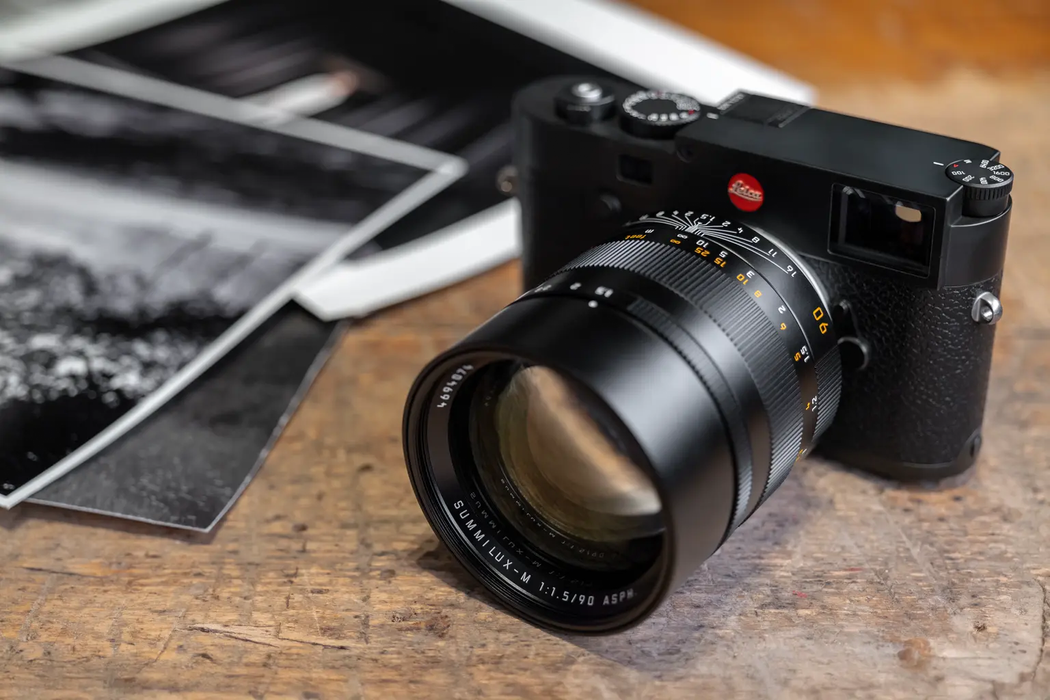 Leica Summilux-M 90mm f/1.5 ASPH. Lens - Black