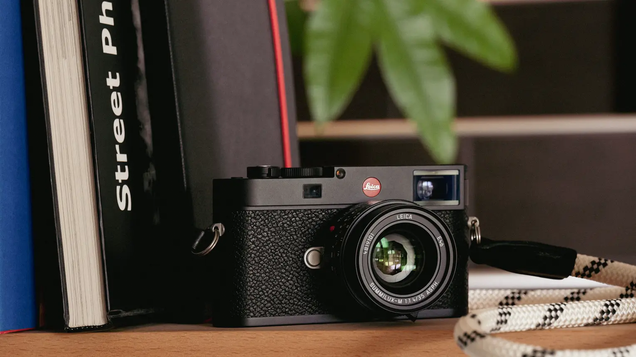 Leica Summilux-M 35mm f/1.4 ASPH. Lens - Black