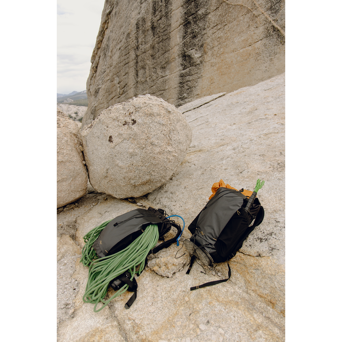 Peak Design Outdoor 25L Backpack - Black