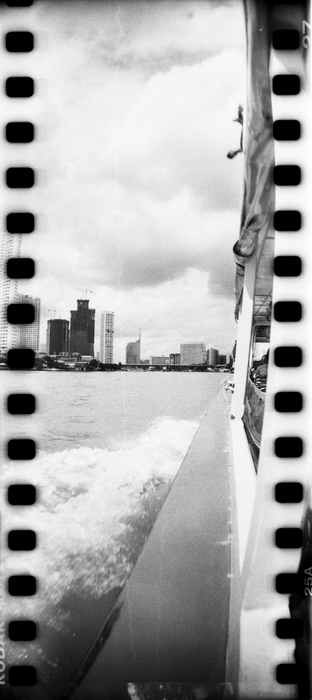 Lomography Sprocket Rocket 35mm Panoramic Film Camera - Peacock