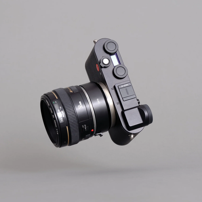 Urth Electronic Lens Mount Adapter for Canon EF/EF-S Lens to Leica L Camera Body