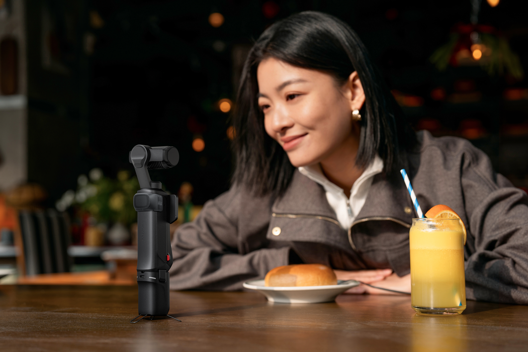 Insta360 Luna Ultra 8K Gimbal Camera Standard Bundle - Cosmic Black