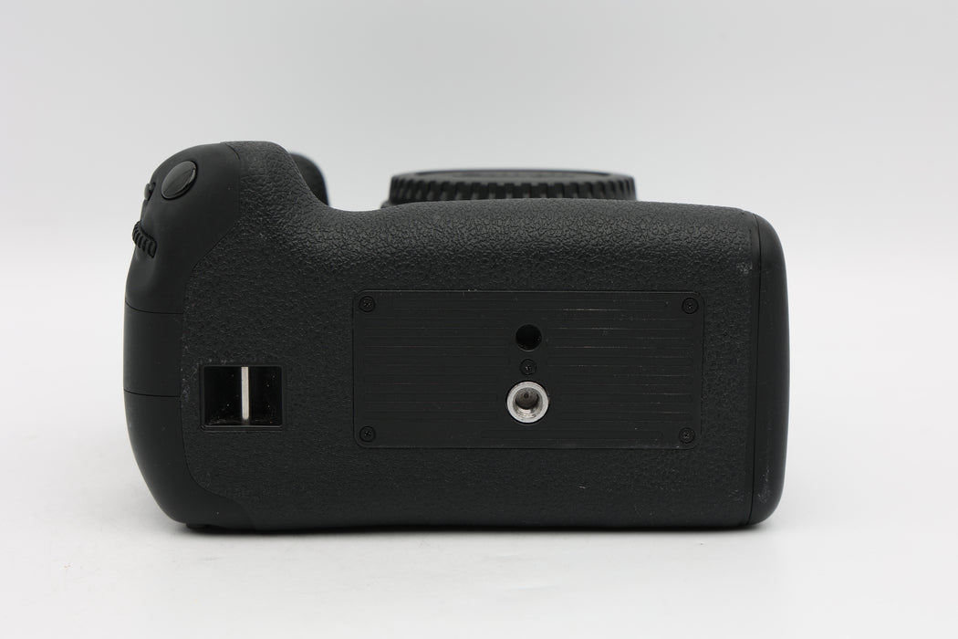 Used Canon 6D Mark II w/ Grip (Good)