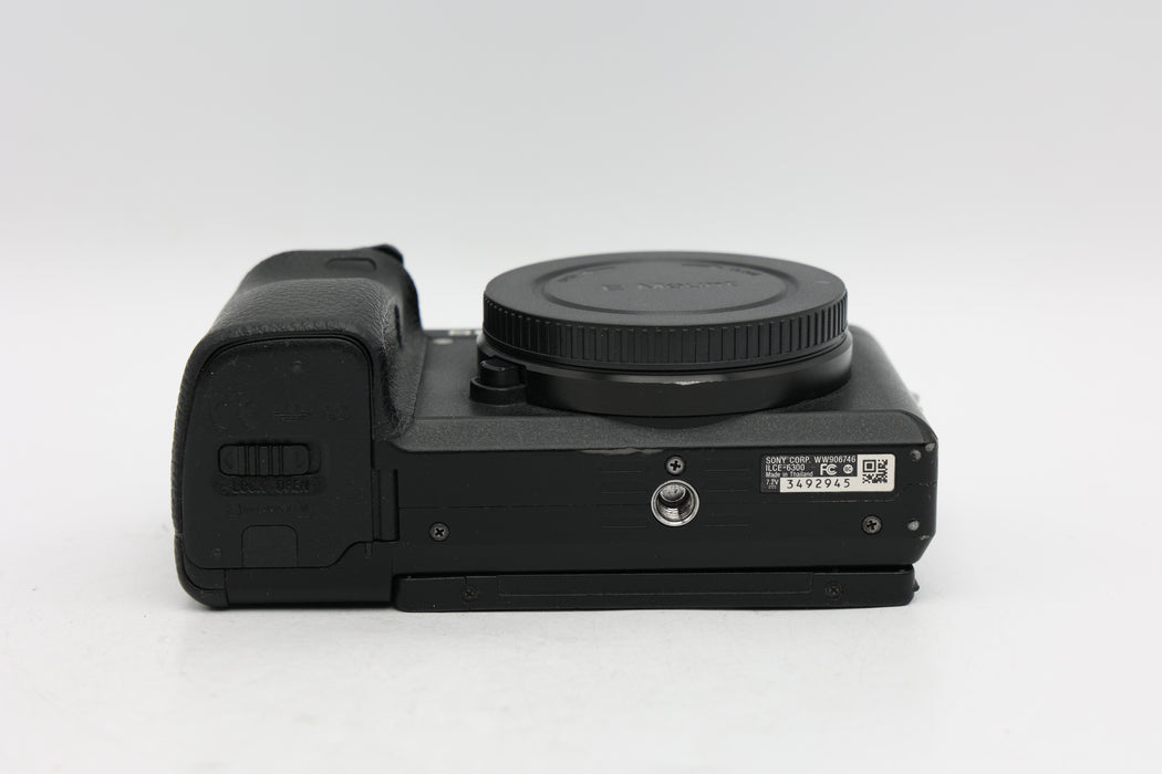 Used Sony A6300 (G) Marks on LCD