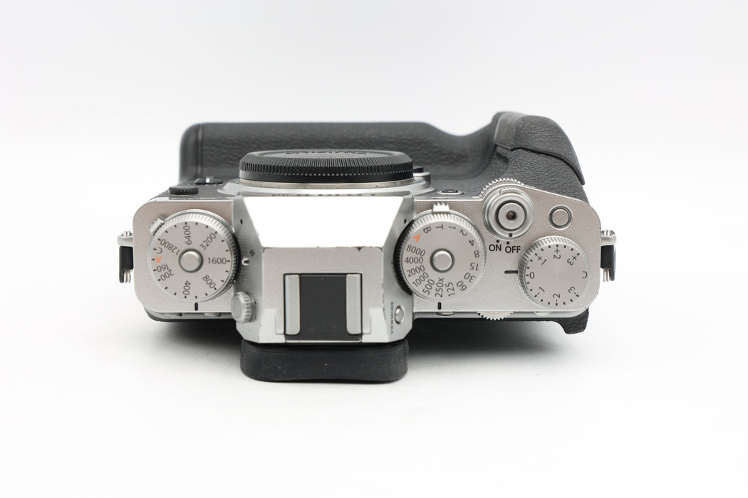 Used Fujifilm X-T4 w/ Grip (Good)