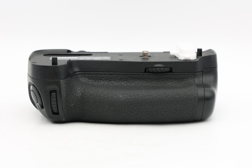Used Nikon MB-D16 (EX)