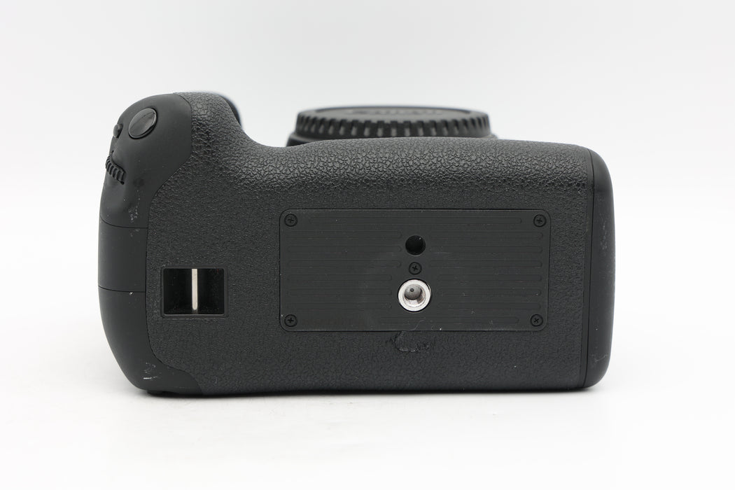 Used Canon 6D Mark II w/ Grip (VG)