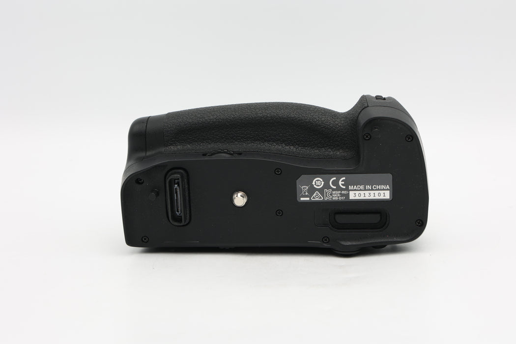 Used Nikon MB-D17 Grip (G)