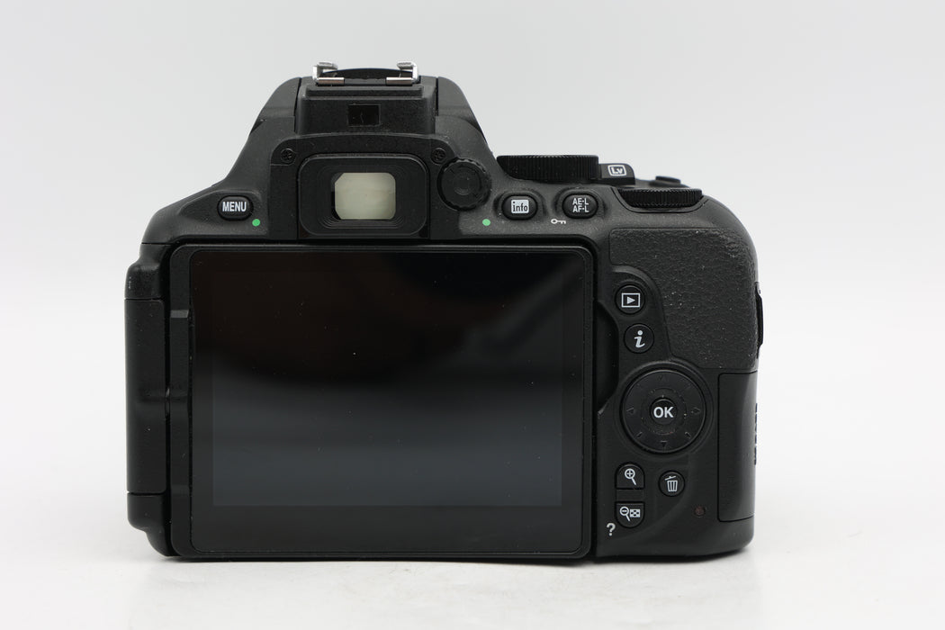 Used Nikon D5600 Kit (VG)