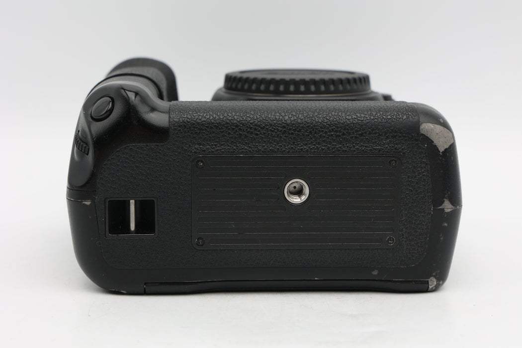 Used Canon 5D Mark II w/ BG-E6 (EX)