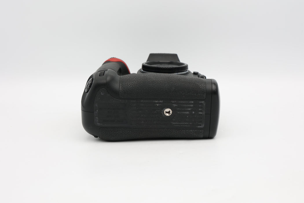 Used Nikon D700 W/Grip (VG)