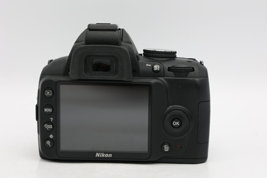 Used Nikon D3000 Kit w/ 18-55mm (Good)