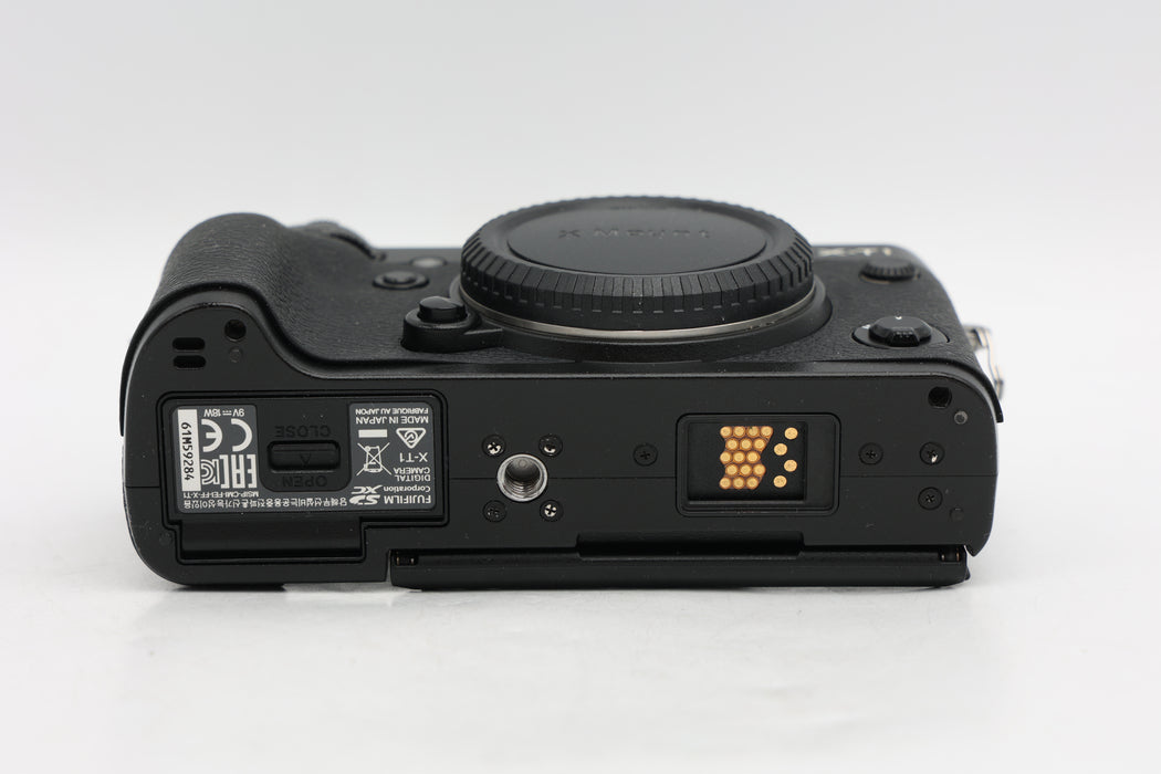 Used Fujifilm X-T1 Body (Fair) Loose rubber