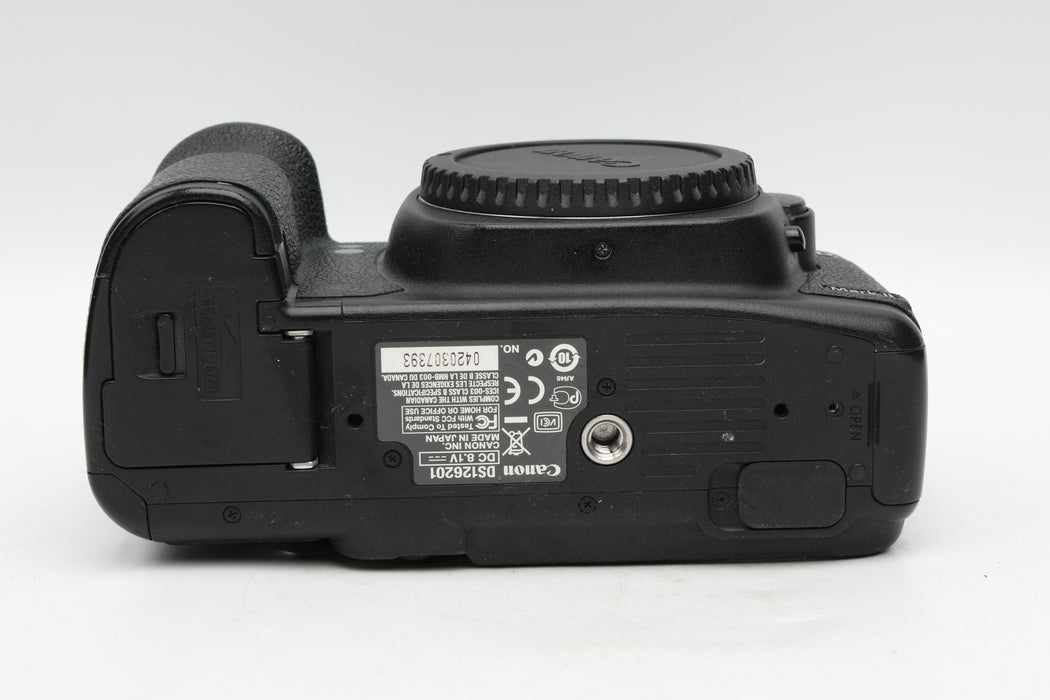 Used Canon 5D Mark II w/ Grip (Fair) Crack in housing