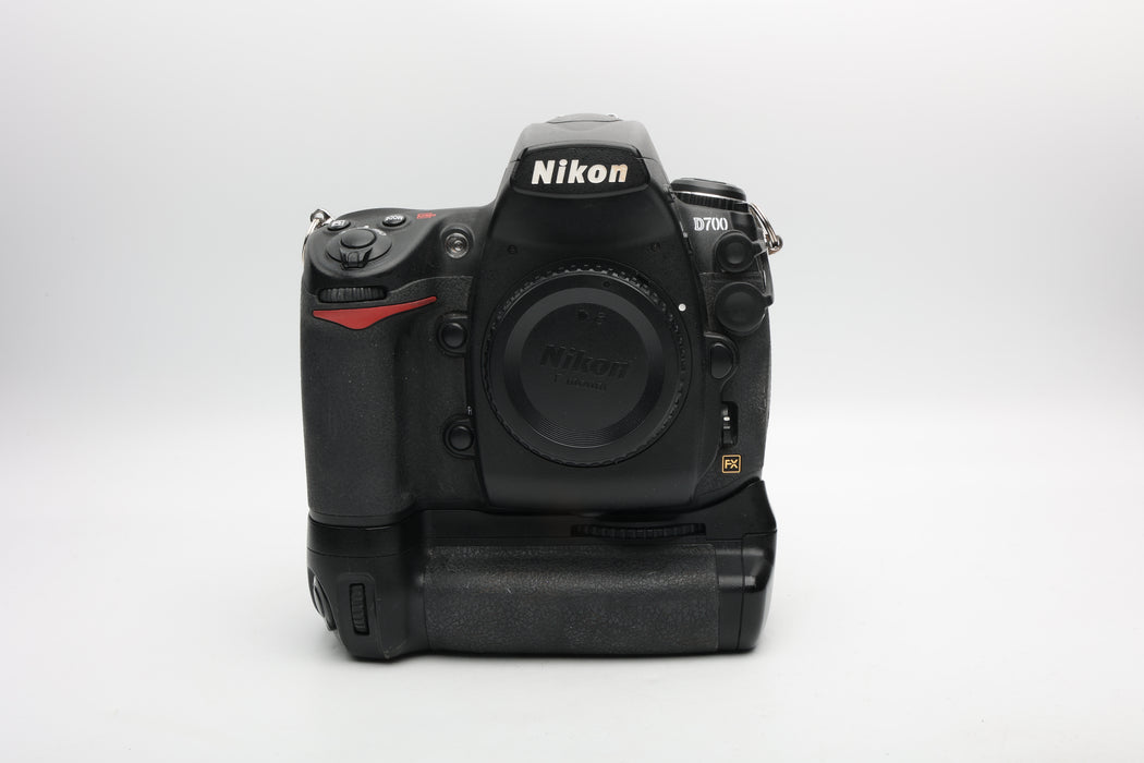 Used Nikon D700 W/Grip (G)