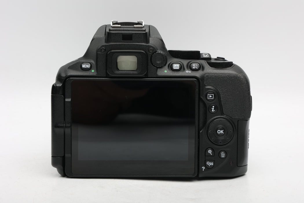 Used Nikon D5600 Kit w/ 18-55mm (VG)