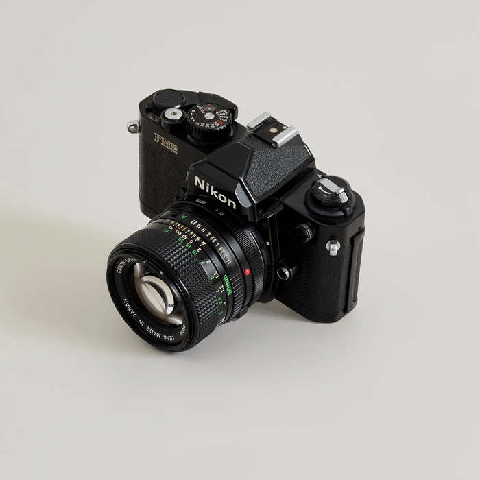 Urth Manual Lens Mount Adapter for Canon FD-Mount Lens to Nikon F-Mount Camera Body with Optical Element