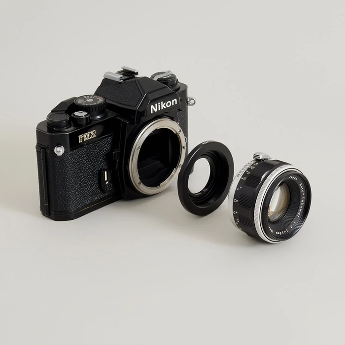 Urth Manual Lens Mount Adapter for M42-Mount Lens to Nikon F-Mount Camera Body with Optical Element