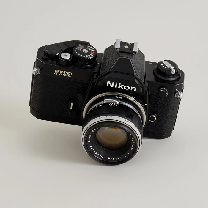 Urth Manual Lens Mount Adapter for M42-Mount Lens to Nikon F-Mount Camera Body with Optical Element