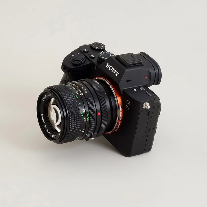 Urth Manual Lens Mount Adapter for Canon FD-Mount Lens to Sony E-Mount Camera Body