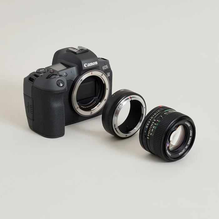 Urth Manual Lens Mount Adapter for Canon FD-Mount Lens to Canon RF-Mount Camera Body