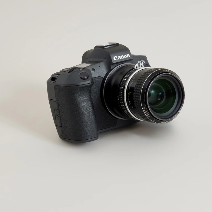 Urth Manual Lens Mount Adapter for Nikon F-Mount Lens to Canon RF-Mount Camera Body