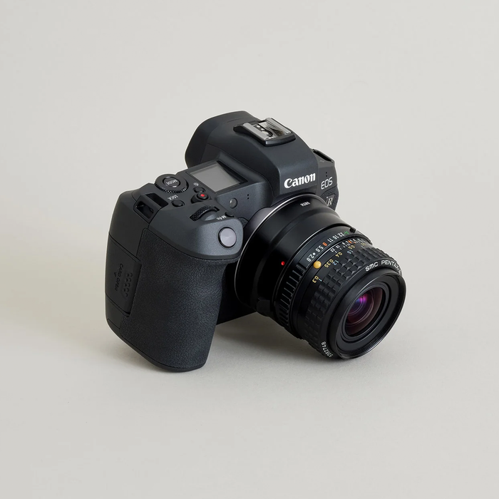Urth Manual Lens Mount Adapter for Pentax K-Mount Lens to Canon RF-Mount Camera Body