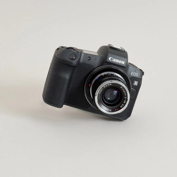 Urth Manual Lens Mount Adapter for Leica M Lens to Canon RF-Mount Camera Body