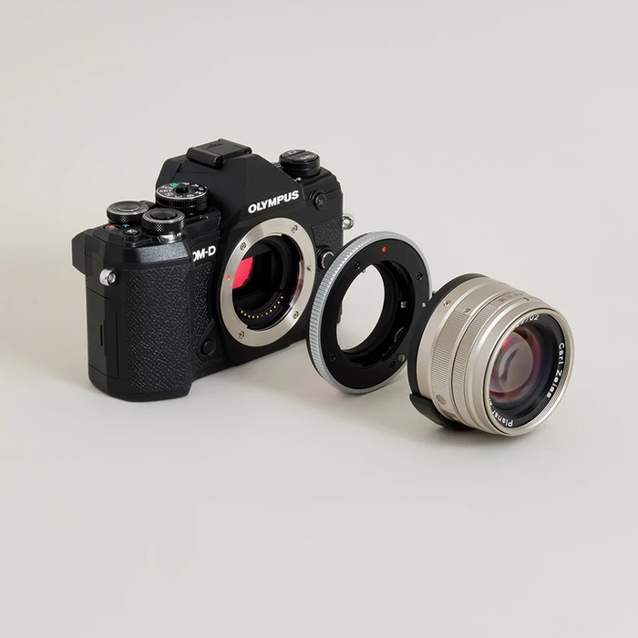 Urth Manual Lens Mount Adapter for Contax G-Mount Lens to Micro Four Thirds Camera Body