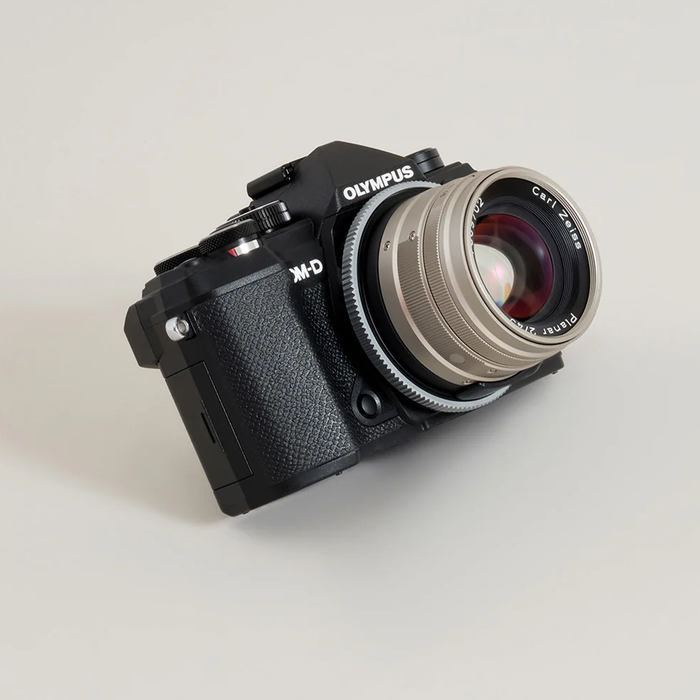 Urth Manual Lens Mount Adapter for Contax G-Mount Lens to Micro Four Thirds Camera Body