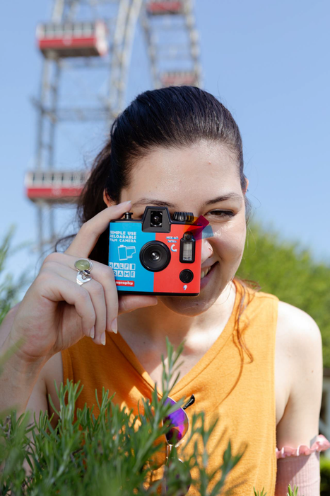 Lomography Half-Frame Simple Use Reloadable Film Camera LomoChrome Classicolor