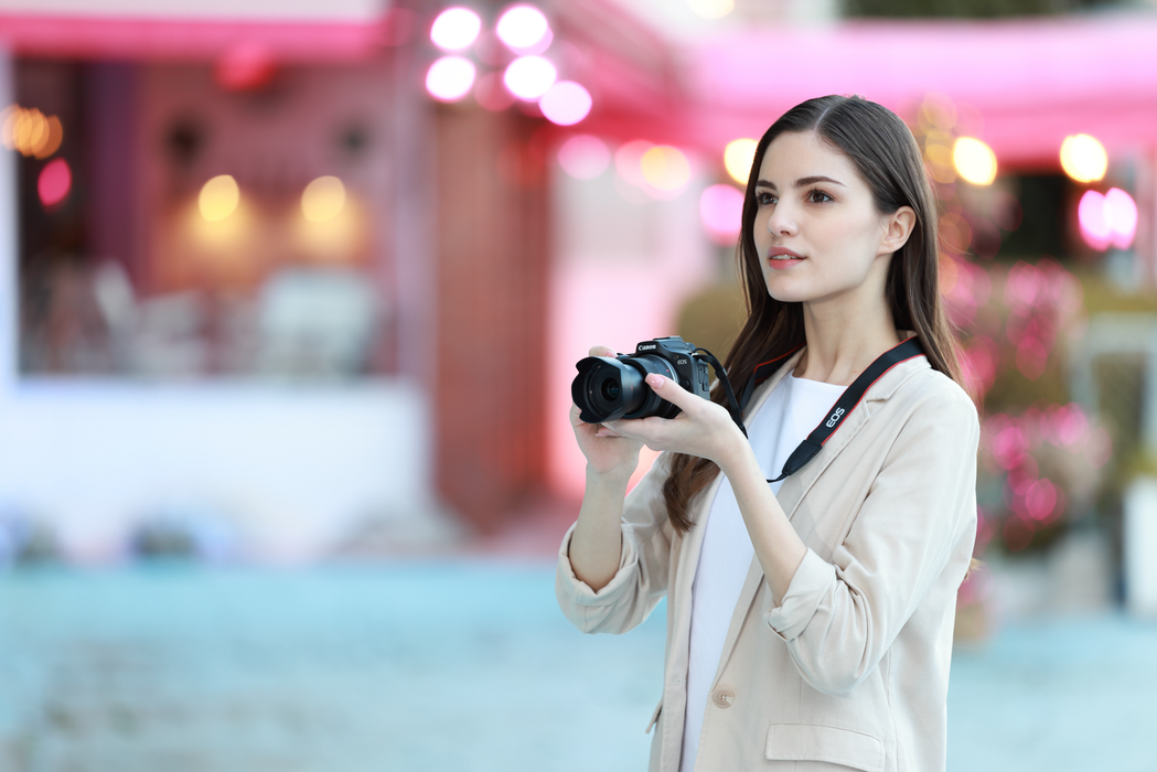 Canon EOS R100 RF-S 18-45mm f/4.5-6.3 IS STM & RF-S 55-210mm f/5-7.1 IS STM Lens Kit