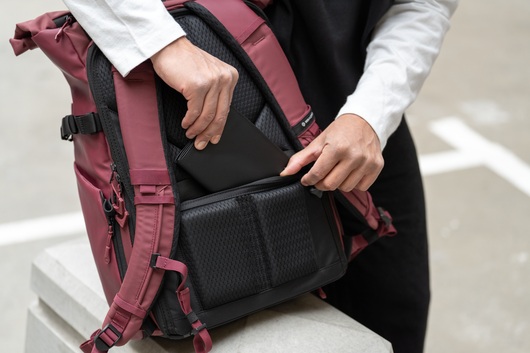 Wandrd PRVKE Photo Bundle 21L Backpack V4 - Rhone Burgundy