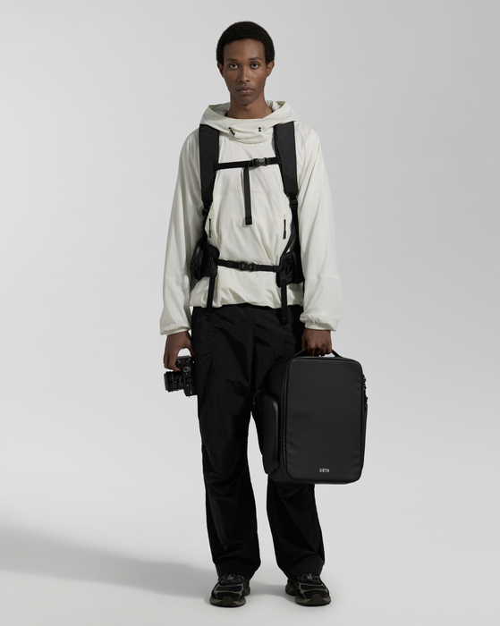 Urth Helios Outdoor 40L Backpack with Core Camera Cube L - Onyx