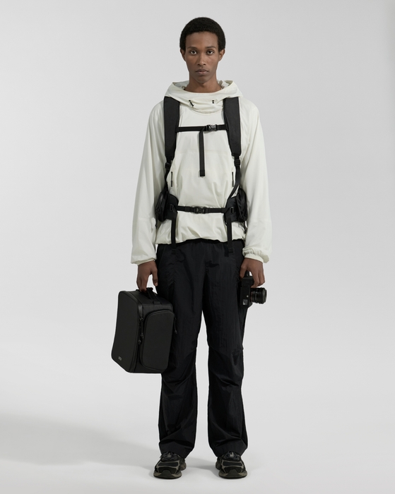 Urth Helios Outdoor 40L Backpack with Core Camera Cube M - Onyx