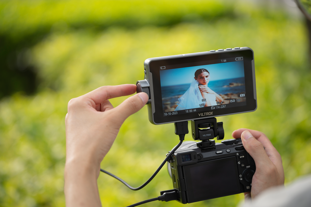 Viltrox DC-550 Pro ll Portable 5.5" HD Touchscreen Camera Monitor