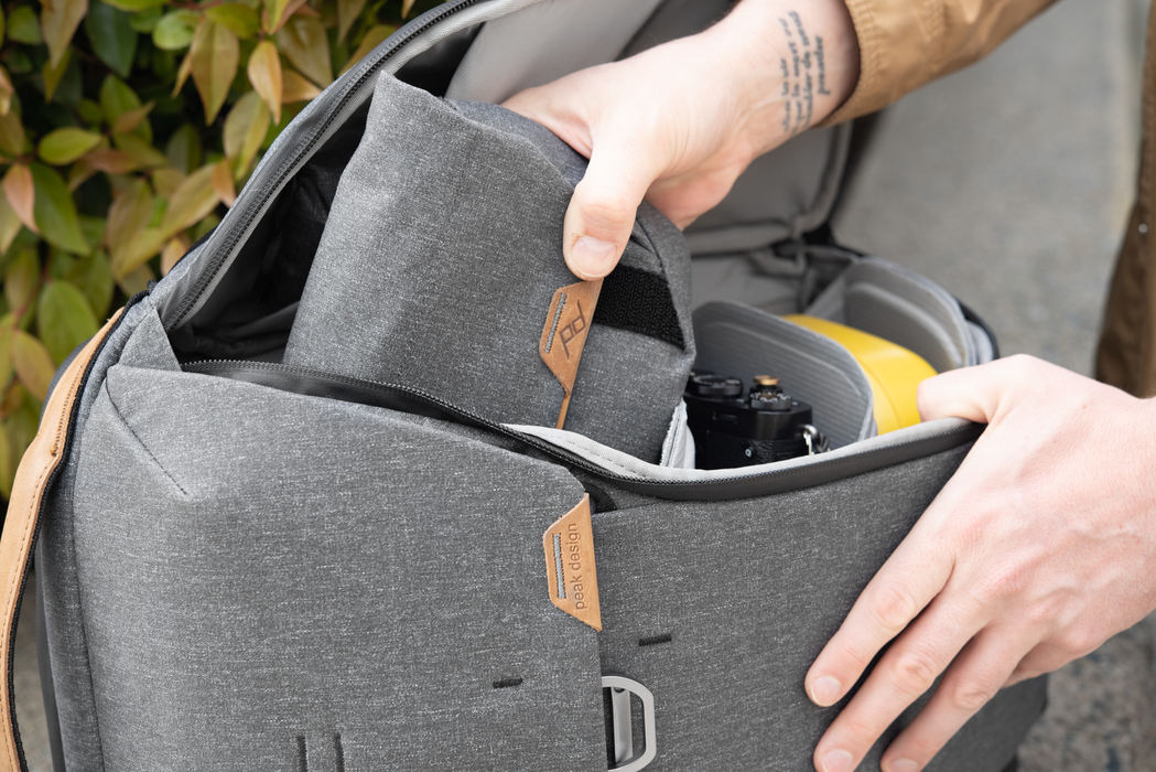 Peak Design Field Pouch V2 - Charcoal