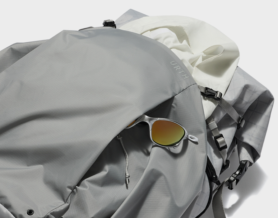 Urth Helios Outdoor 40L Backpack with Core Camera Cube L - Onyx
