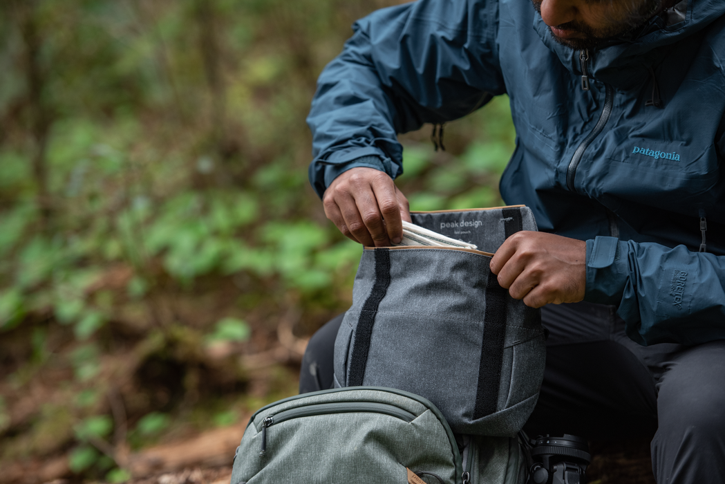 Peak Design Field Pouch V2 - Charcoal