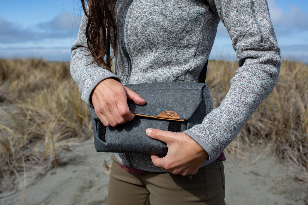 Peak Design Field Pouch V2 - Charcoal