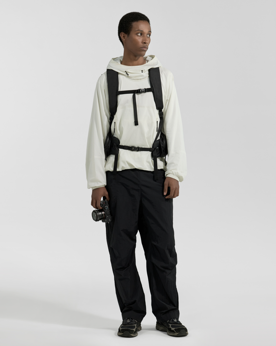 Urth Helios Outdoor 40L Backpack with Core Camera Cube L - Onyx