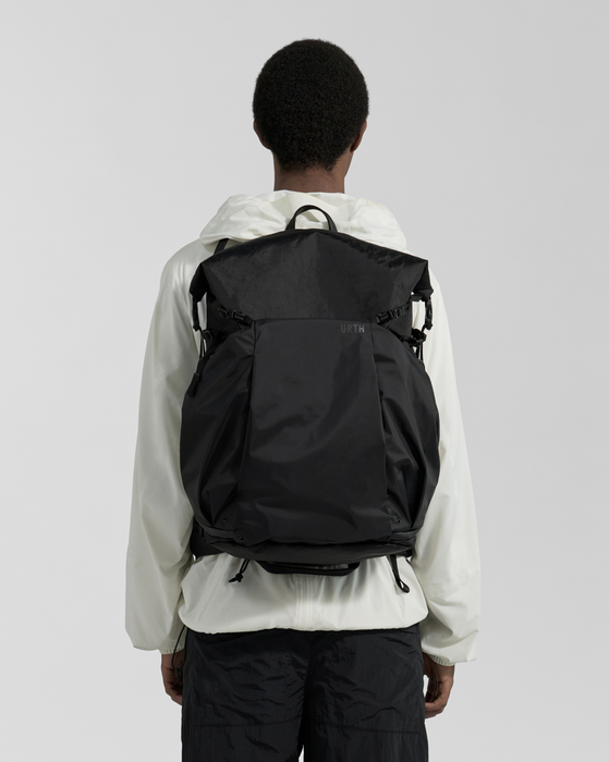 Urth Helios Outdoor 40L Backpack with Core Camera Cube L - Onyx