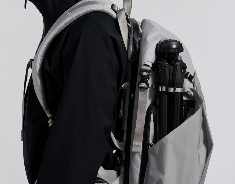 Urth Helios Outdoor 40L Backpack with Core Camera Cube L - Stone