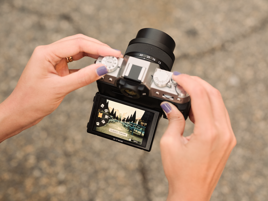 Fujifilm X-T30 III Mirrorless Camera with XC 13-33mm f/3.5-6.3 OIS Lens - Silver