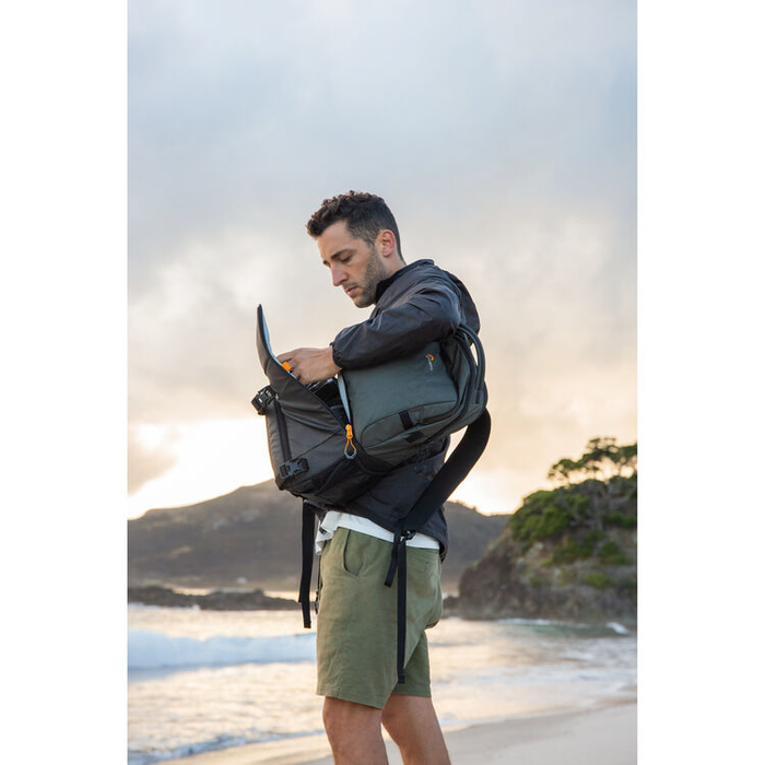 LowePro Fastpack 250 AW III 20.5L Backpack - Grey