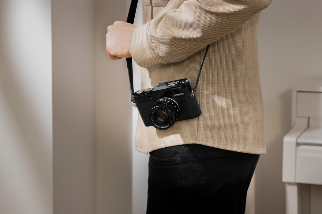 Leica Summilux-M 50mm f/1.4 Lens - Glossy Black Paint Finish