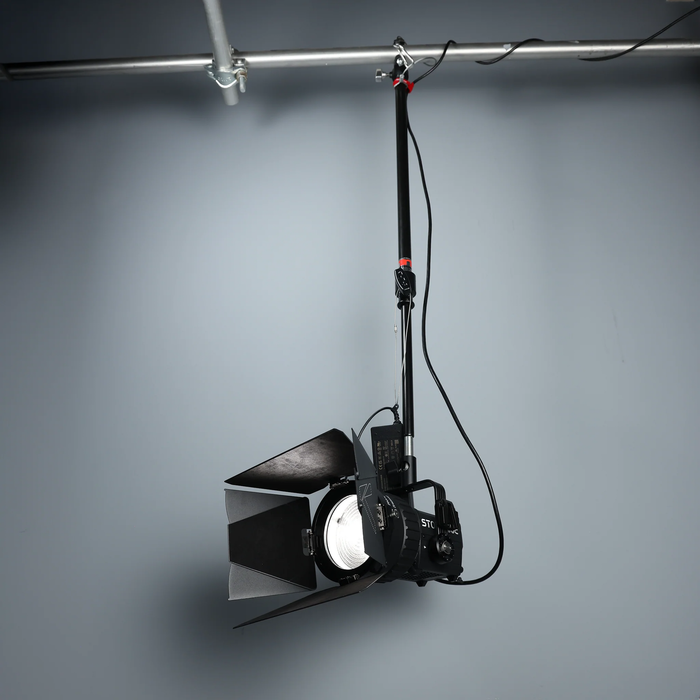 Matthews Lightweight Telescoping Hanger with Pipe Clamp 1.5' to 3'