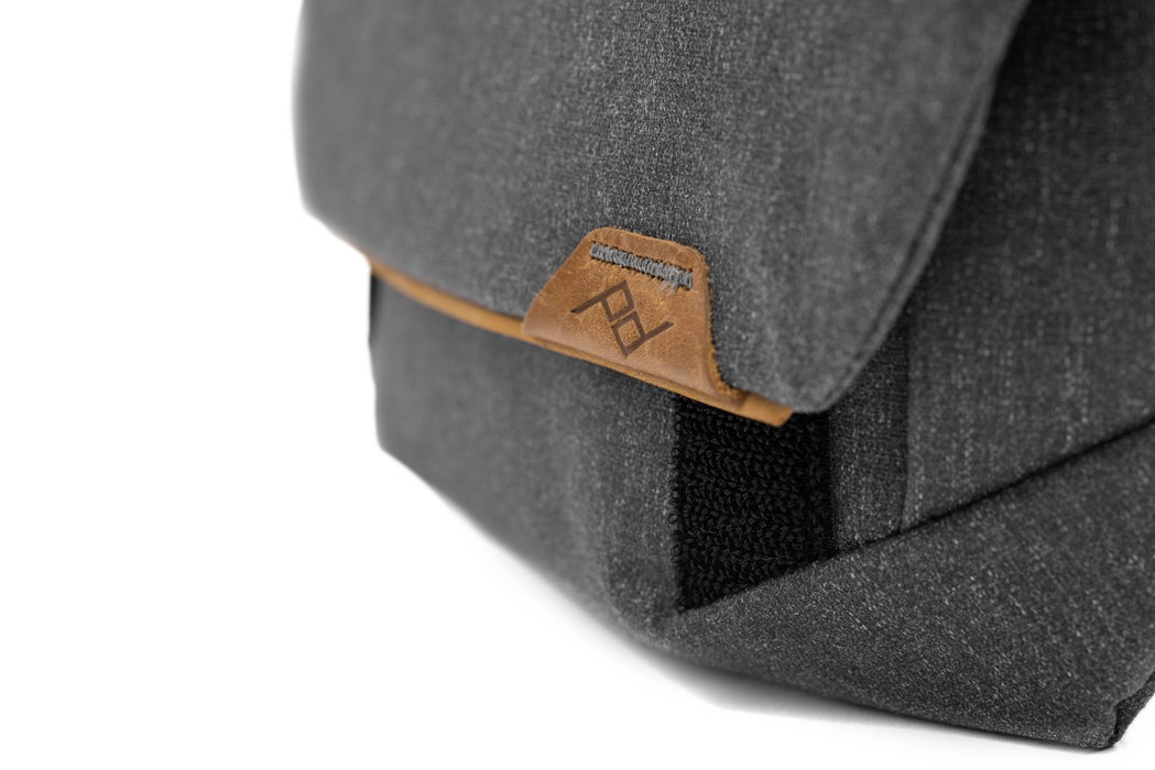 Peak Design Field Pouch V2 - Charcoal