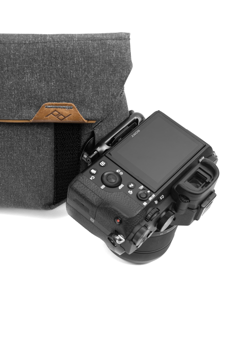 Peak Design Field Pouch V2 - Charcoal