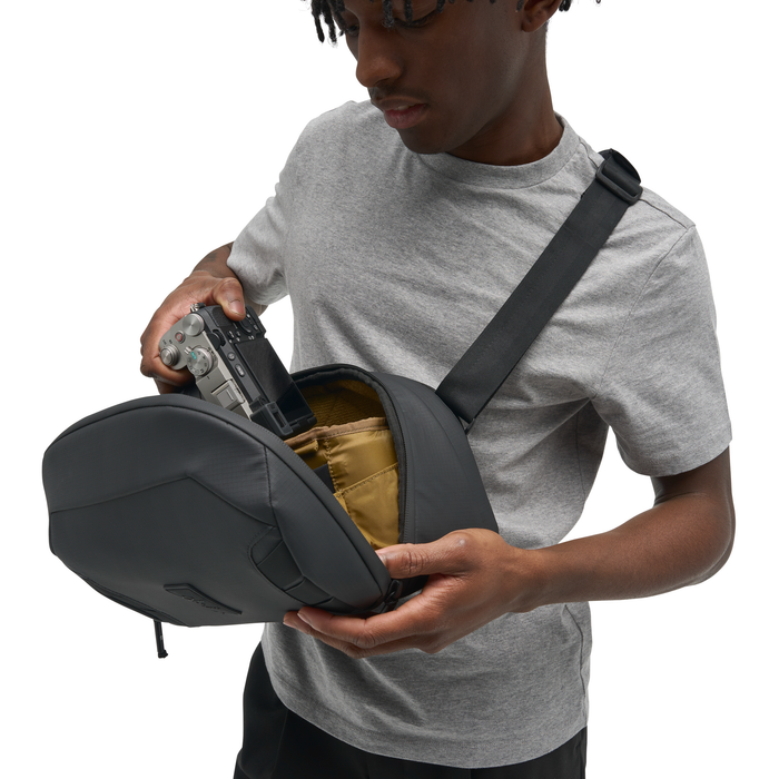 Nomatic McKinnon 8L Camera Sling - Black